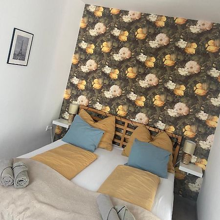 Gyoengy Apartman Sopron Exterior foto
